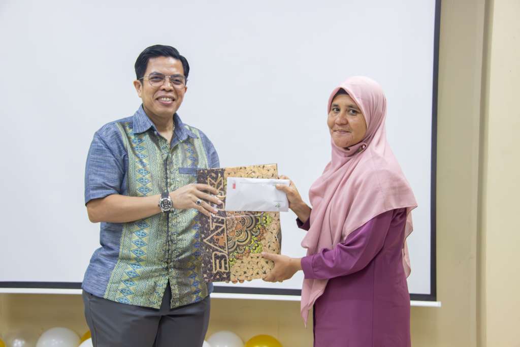 Penyerahan Santunan secara Simbolis